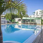 מלון דירות Club Del Carmen 4*