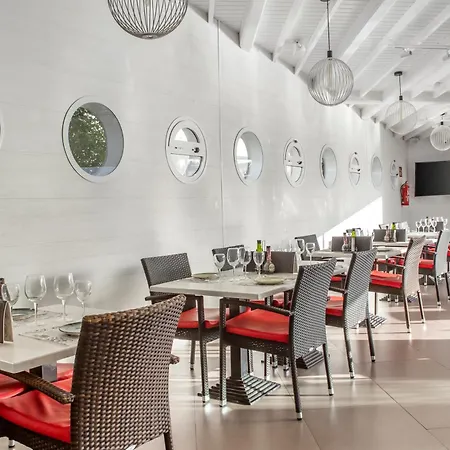 Club Del Carmen Aparthotel
