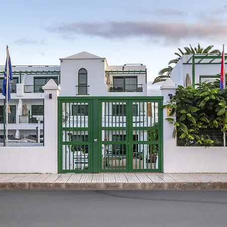 Ξενοδοχείο με διαμερίσματα Club Del Carmen