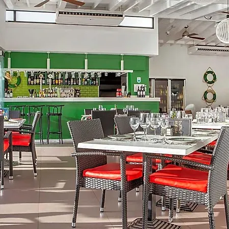Club Del Carmen מלון דירות 4*